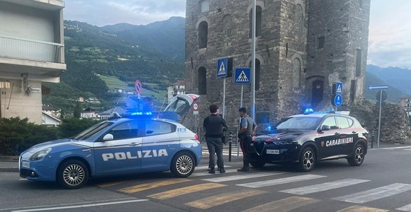 Controlli straordinari nel weekend ad Aosta; 120 persone identificate