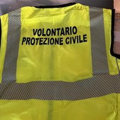 Giubbotti della Protezione civile rubati; i carabinieri li ritrovano nel cantiere della ferrovia Aosta-Ivrea, denunciato un operaio per ricettazione