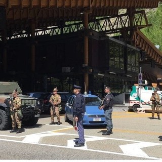 Evade dai domiciliari, arrestato sul bus per Parigi al traforo del Monte Bianco