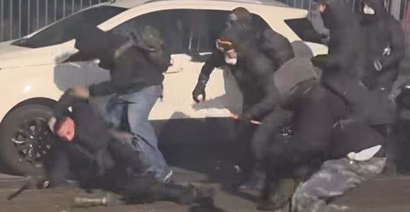 'Oltre destra e sinistra: la trappola dello squadrismo mimetizzato' 'Oltre destra e sinistra: la trappola dello squadrismo mimetizzato'