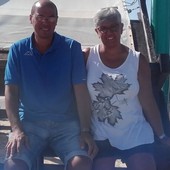 Patrizia Isdraele Romano insieme al marito Gianvito Pitta durante una recente vacanza nel Salento