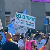 Un cartello esposto durante il corteo del Pride ad Aosta Un cartello esposto durante il corteo del Pride ad Aosta