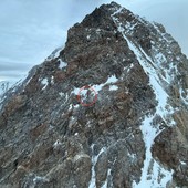 Parapendista precipita sul Monte Bianco
