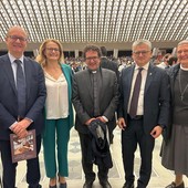 Da sn il ministro dell'Istruzione, Giuseppe Valditara; la presidente di Forma, Paola Vacchina (insieme a Papa Francesco nella foto nell'articolo); il presidente della Fondazione Luigi Clerici, don Massimiliano Sabbadini; L'assessore regionale Luigi Bertschy e la presidente del Ciofs-Fp, suor Manuela Robazza