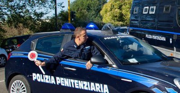 Spray al peperoncino alla polizia penitenziaria, al via la sperimentazione Spray al peperoncino alla polizia penitenziaria, al via la sperimentazione