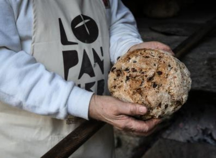 Lo Pan Ner torna a La Salle; forni accesi, mercatino e pane in piazza Lo Pan Ner torna a La Salle; forni accesi, mercatino e pane in piazza
