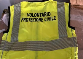 Giubbotti della Protezione civile rubati; i carabinieri li ritrovano nel cantiere della ferrovia Aosta-Ivrea, denunciato un operaio per ricettazione