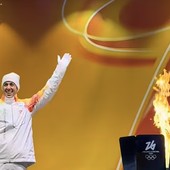 Con l'accensione nel braciere, Federico Pellegrino ha concluso il passaggio della Fiaccola da Punta Helbronner ad Aosta (cliccare sulla foto per avviare la gallery; photo credit Ezio Cairoli, Paolo Fabris e RAVA)