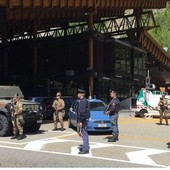 Evade dai domiciliari, arrestato sul bus per Parigi al traforo del Monte Bianco Evade dai domiciliari, arrestato sul bus per Parigi al traforo del Monte Bianco