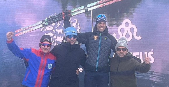 Federico Pellegrino assieme ai suoi 'storici' skimen e preparatori