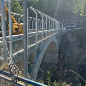 La posa dei pilastri al ponte di Introd