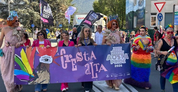 Aosta Pride, circa mille persone alla partenza del corteo 'A cresta alta' Aosta Pride, circa mille persone alla partenza del corteo 'A cresta alta'