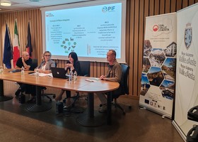 Da sn Alessandro Rota, Dirigente Autorità di gestione CSR 2023-2027; l'assessore all’Agricoltura e Risorse naturali, Speranza Girod; la Coordinatrice GAL Vda, Marta Anello e il Presidente GAL Vda, Camillo Rosset Da sn Alessandro Rota, Dirigente Autorità di gestione CSR 2023-2027; l'assessore all’Agricoltura e Risorse naturali, Speranza Girod; la Coordinatrice GAL Vda, Marta Anello e il Presidente GAL Vda, Camillo Rosset