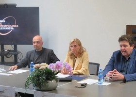Da sn Gianfranco Maraniello, Viviana Vallet ed Erik Lavevaz il 26 giugno scorso durante la presentazione del premio Da sn Gianfranco Maraniello, Viviana Vallet ed Erik Lavevaz il 26 giugno scorso durante la presentazione del premio