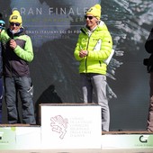 Federico Chicco Pellegrino sul palco, emozionato e circondato dall'affetto di collaboratori, tifosi e amici (photo credit Emma Paillex) Federico Chicco Pellegrino sul palco, emozionato e circondato dall'affetto di collaboratori, tifosi e amici (photo credit Emma Paillex)