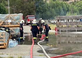 Fiamme vicino alla centrale elettrica di Villeneuve, danni limitati e nessun ferito Fiamme vicino alla centrale elettrica di Villeneuve, danni limitati e nessun ferito