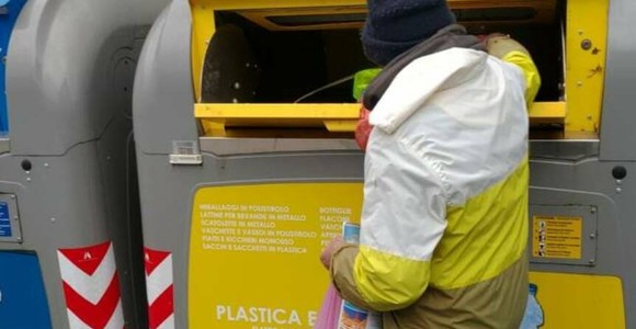 Rifiuti, svolta nella Mont-Emilius; addio molok, meno porta a porta e nuovo sistema con cassonetti smart