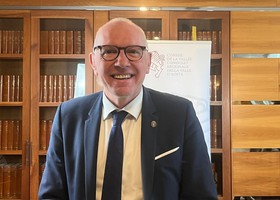 Renzo Testolin lo scorso marzo nella sala preconsiliare del Palazzo regionale