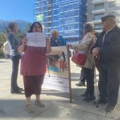 Sfratti imminenti al Quartiere Cogne di Aosta, la protesta arriva a Palazzo regionale