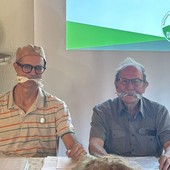 Referendum, protesta silenziosa: Riccarand e Kratter imbavagliati contro l’esclusione dai tabelloni elettorali