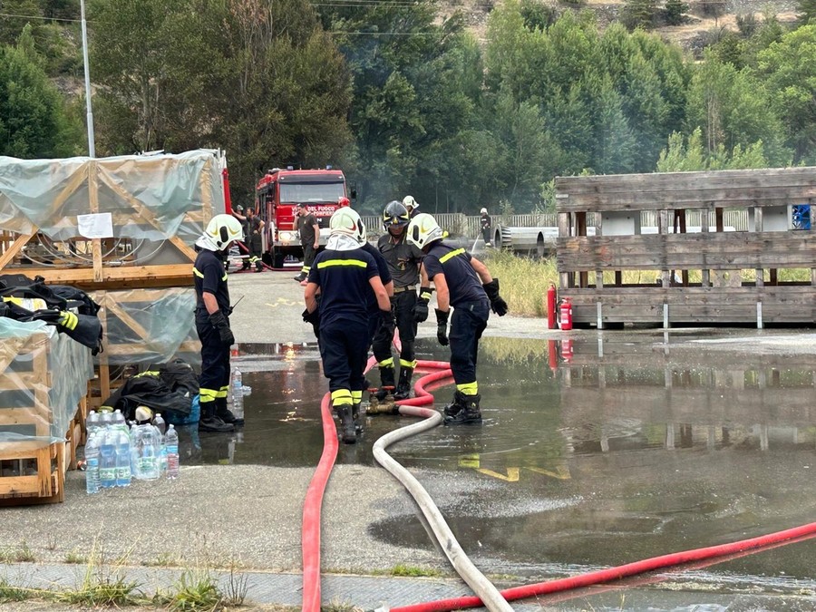 Fiamme vicino alla centrale elettrica di Villeneuve, danni limitati e nessun ferito