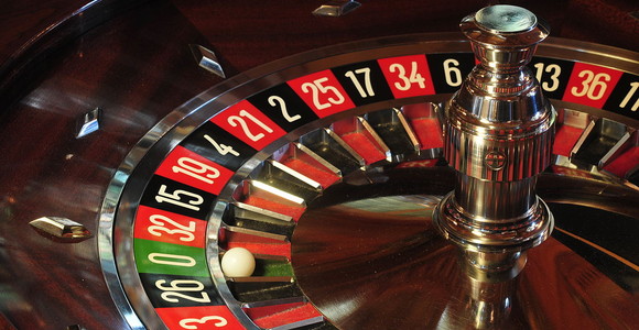 Frodi assicurative, denaro ripulito nei casinò; 42 indagati tra Saint-Vincent e Venezia