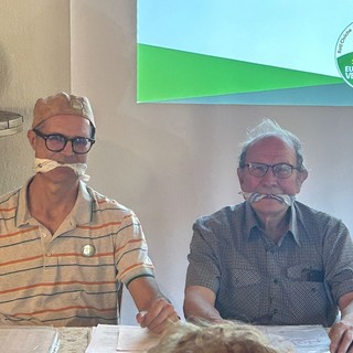 Referendum, protesta silenziosa: Riccarand e Kratter imbavagliati contro l’esclusione dai tabelloni elettorali