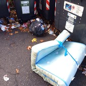 Aosta, abbandono selvaggio di rifiuti in viale Europa; attacco al decoro e al buon senso