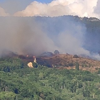 Divampato incendio a Saint-Denis, soccorsi in forze sul posto VIDEO