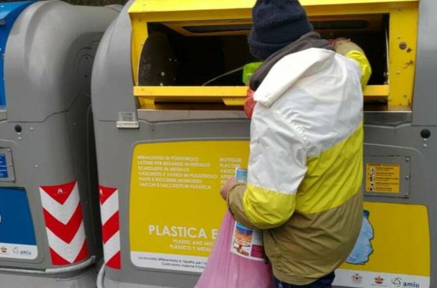 Rifiuti, svolta nella Mont-Emilius; addio molok, meno porta a porta e nuovo sistema con cassonetti smart