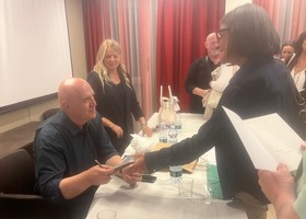 Aosta; sala piena per Rizzo, 'politica distante, si colpisce il cittadino e si salvano le banche'