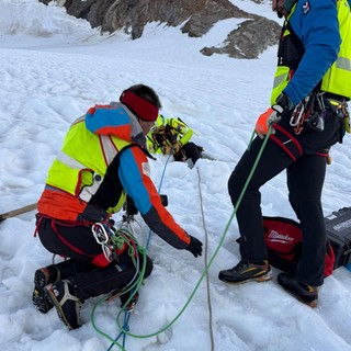 In salvo alpinista caduto in un crepaccio sul ghiacciaio del Lys al Monte Rosa