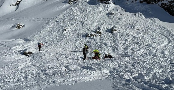 Gressoney, freerider investito da valanga al Passo dei Salati