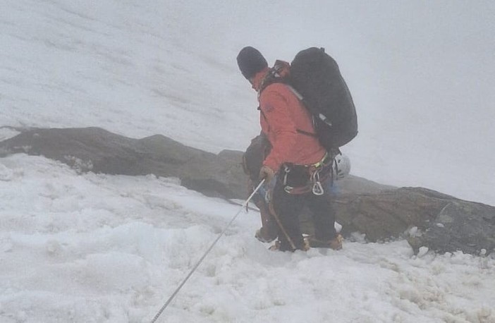 Tratto in salvo l'alpinista bloccato sul massiccio del Rosa Tratto in salvo l'alpinista bloccato sul massiccio del Rosa
