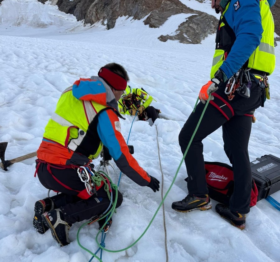 In salvo alpinista caduto in un crepaccio sul ghiacciaio del Lys al Monte Rosa