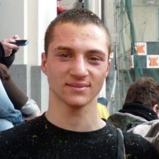 Andrea Sblendorio durante un Carnevale a Ivrea