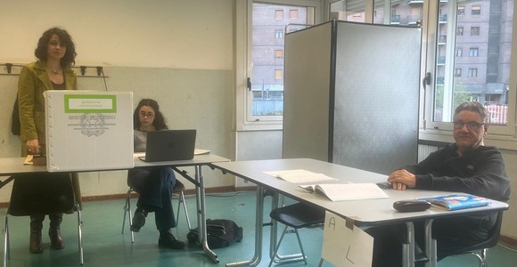 Un seggio elettorale ad Aosta Un seggio elettorale ad Aosta