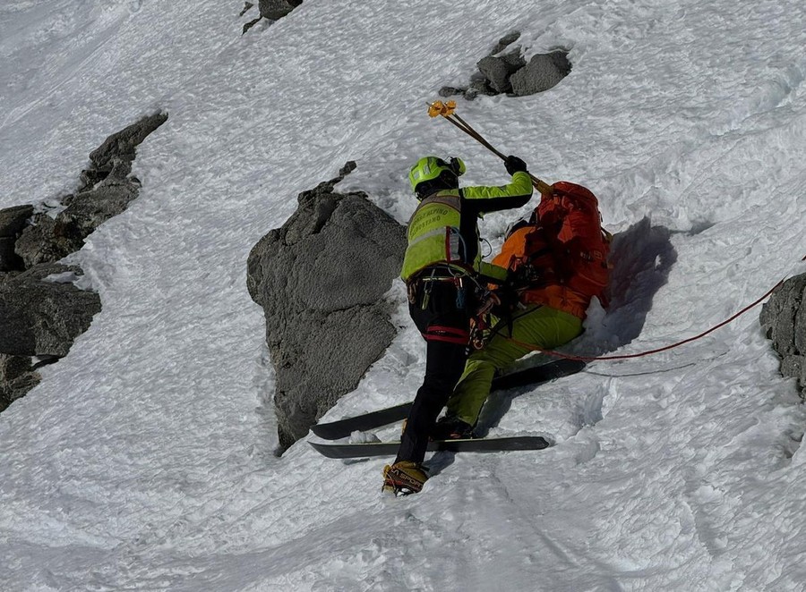 Recuperato dal Sav freerider in difficoltà a Punta Helbronner Recuperato dal Sav freerider in difficoltà a Punta Helbronner