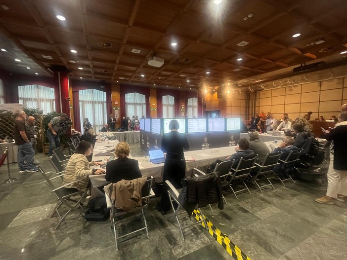 Elezioni regionali; vittoria autonomista, UV primo partito con 12 seggi