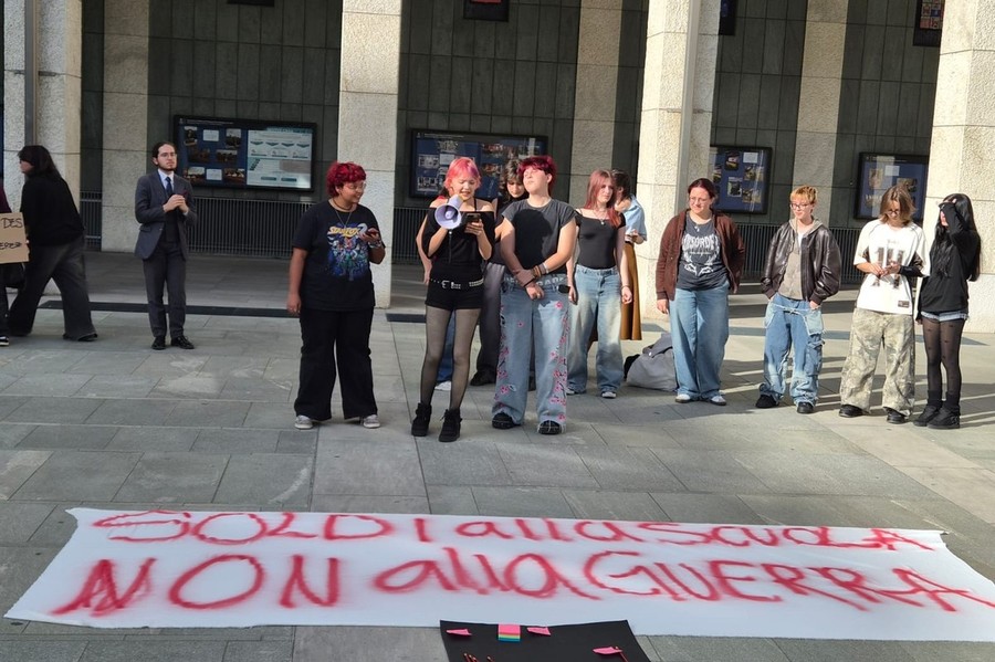 Aosta, studenti in piazza per scuole adeguate, lotta al bullismo e investimenti 'no war'