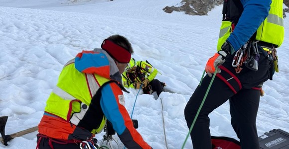 Doppio intervento del Sav, escursionista ferito a Ozein e alpinista colpito da fulmine sul Dente del Gigante Doppio intervento del Sav, escursionista ferito a Ozein e alpinista colpito da fulmine sul Dente del Gigante