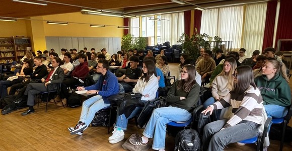Referendum Giustizia, magistrato per il 'No' e avvocato per il 'Sì' a confronto ad Aosta davanti agli studenti Referendum Giustizia, magistrato per il 'No' e avvocato per il 'Sì' a confronto ad Aosta davanti agli studenti