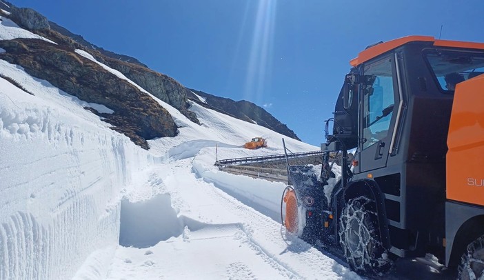 Al via lo sgombero neve al colle del Gran San Bernardo