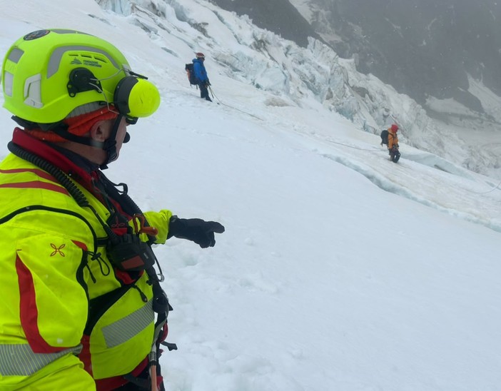 Sette alpinisti morti in 24 ore tra Monte Bianco e Cervino VIDEOINTERVENTO DEL DIRETTORE DEL SAV Sette alpinisti morti in 24 ore tra Monte Bianco e Cervino VIDEOINTERVENTO DEL DIRETTORE DEL SAV
