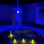 Polizia Scientifica al lavoro, in una simulazione allestita in una sala dell'Area Megalitica
