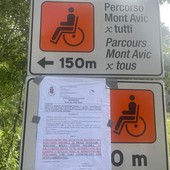Champdepraz, chiuso il disastrato sentiero per disabili a Chevrère; la sindaca annuncia intervento urgente