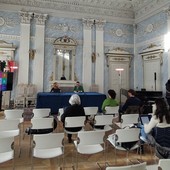 Gli incontri sono organizzati nel Salone Ducale del Municipio di Aosta Gli incontri sono organizzati nel Salone Ducale del Municipio di Aosta