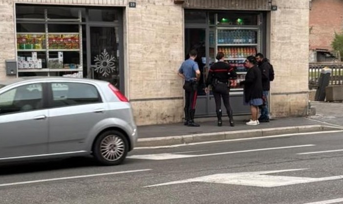 Aosta, furto con 'spaccata' in un negozio bangladino