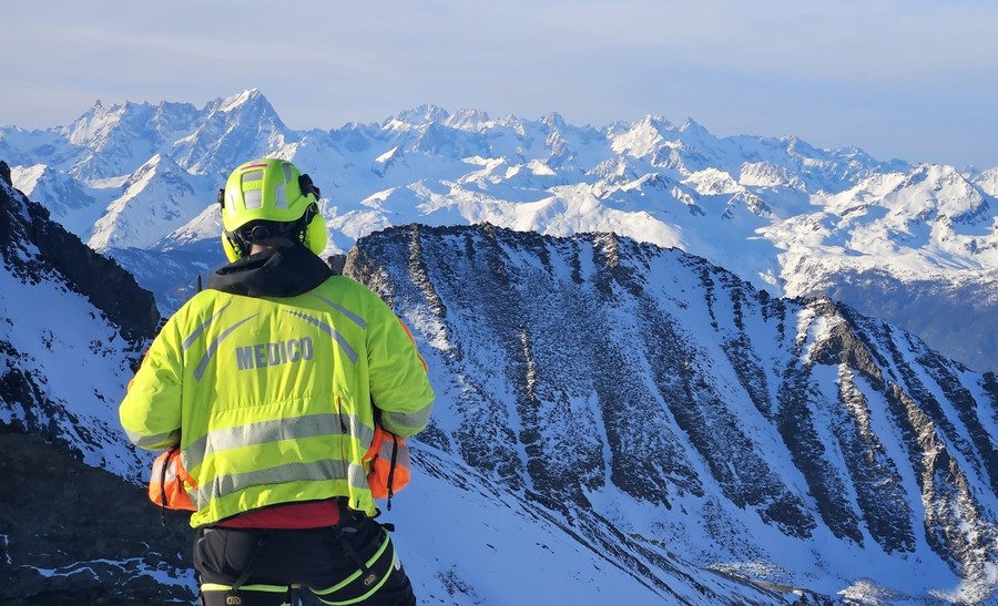 Freerider trentino cade in crepaccio e muore sul massiccio del Monte Bianco