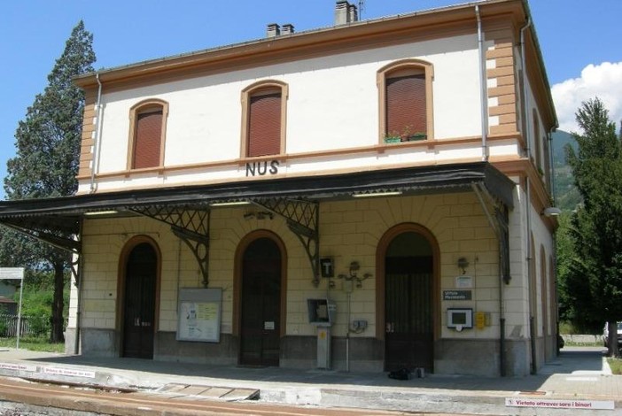 La stazione ferroviaria di Nus (photo credit Fabrizio-Stazioni del Mondo)